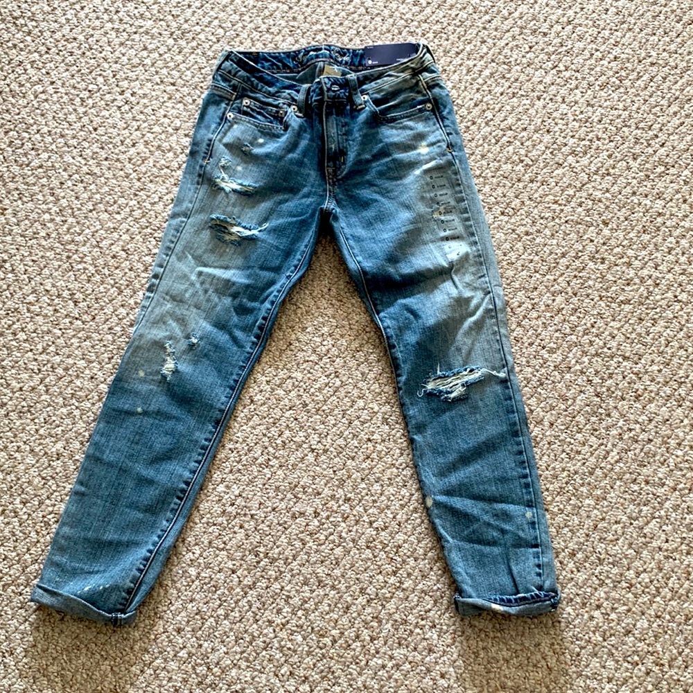 Distressed boy jean
